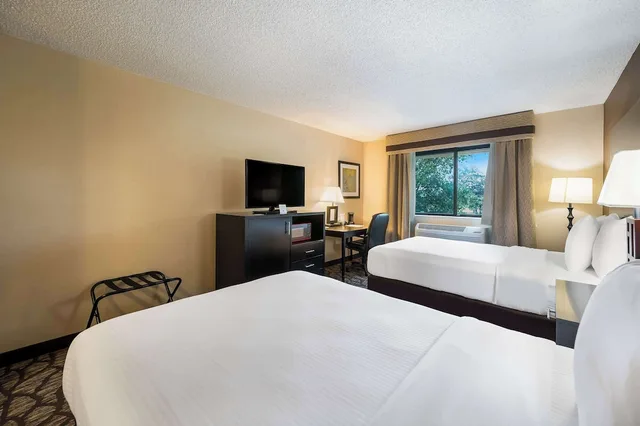 غرفة قياسية بسريرين مزدوجين، Best Western Detroit Livonia 1/6