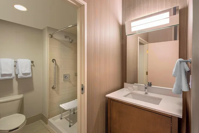 غرفة بسريرين مزدوجين لذوي الإعاقة، Courtyard Henderson Green Valley 4/5