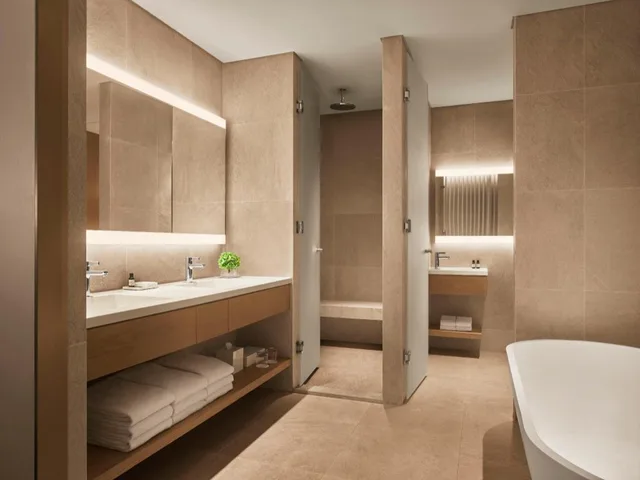 Guest Room, King Bed, Ocean Front, Balcony, High Floor، The Sanya Edition 4/5