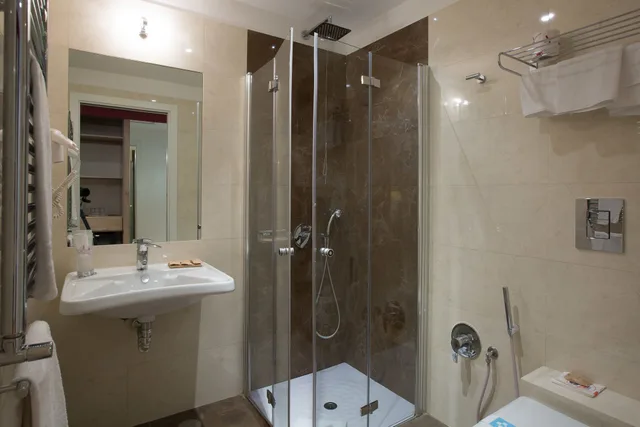 غرفة سوبيريور ثلاثية، FLORIS HOTEL 5/6