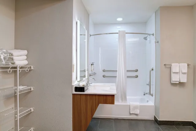 جناح بسرير كينج بغرفة نوم واحدة بمطبخ لذوي الإعاقة، Staybridge Suites Oklahoma City 9/9