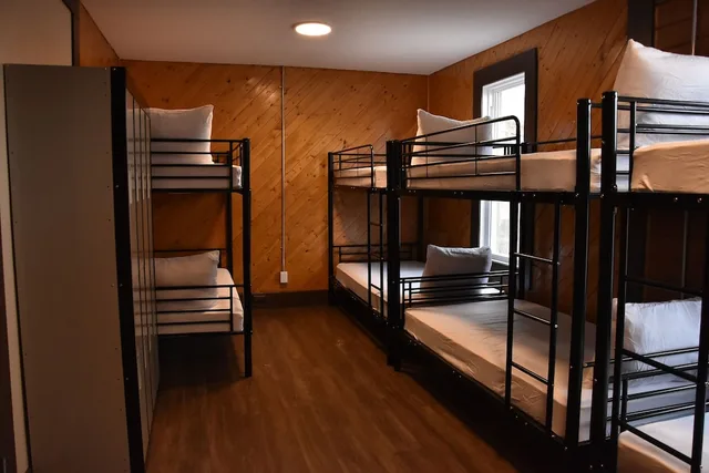 Female Dorm, Female Only, 8 Beds, 4 Bunk Beds، Canmore Hotel Hostel 1/1