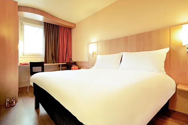Adjoining, Double Bed، Hotel Ibis Annecy Centre Vieille Ville 3/6