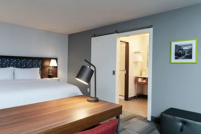 Studio, King Bed, Sofa, Accessible, Hampton Inn & Suites By Hilton Xenia Dayton 1/3