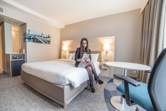 غرفة ديلوكس بسرير كينج، Courtyard Marriott Paris La Defense West Colombes 2/4