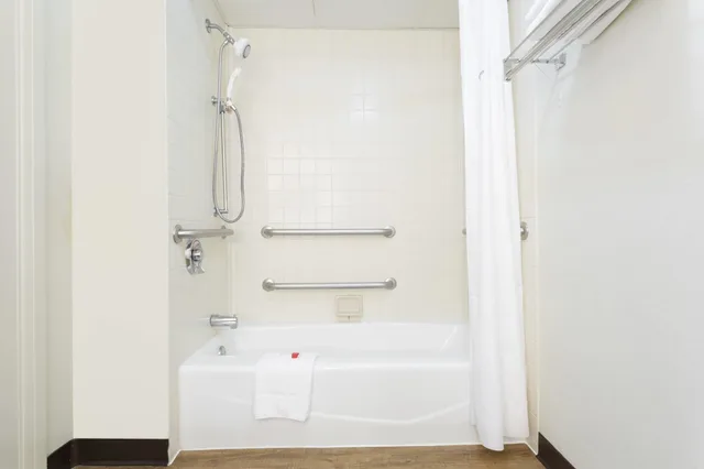 غرفة بسريرين مزدوجين، Days Inn by Wyndham Harrisburg North 4/4