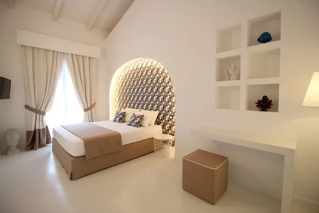 غرفة ديلوكس بسرير كينج بإطلالة على البحر، Il Borghetto Creative Resort 3/6
