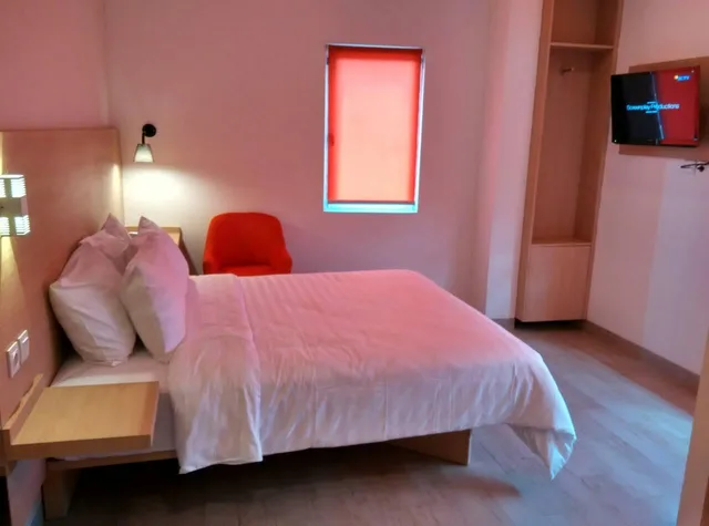 غرفة ديلوكس بسرير كوين، Hotel Cikini 2/3