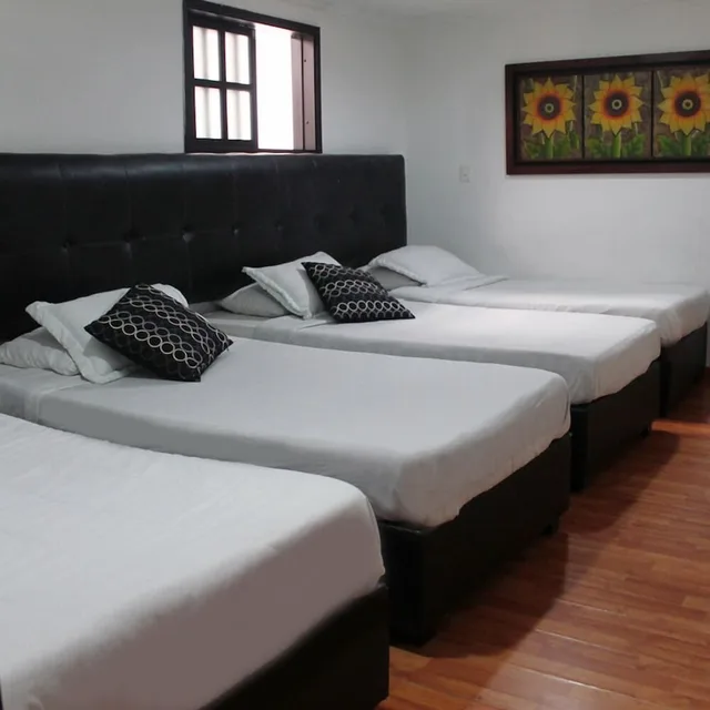 غرفة قياسية رباعية بسريرين كينج، Hotel Santiago Plaza 2/2