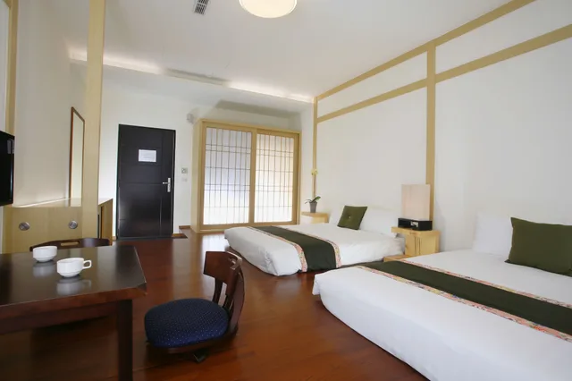 Gallery, Quadruple, 2 Double Beds، Green Life Spa 2/3