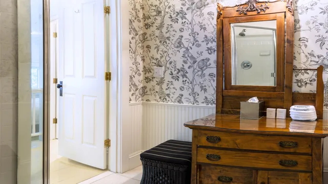 غرفة بسرير كينج بشرفة مع أريكة، Mccall House Bed And Breakfast 4/5