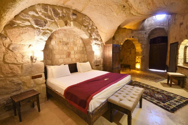 غرفة ديلوكس ثلاثية، Under Cave Hotel 2/7