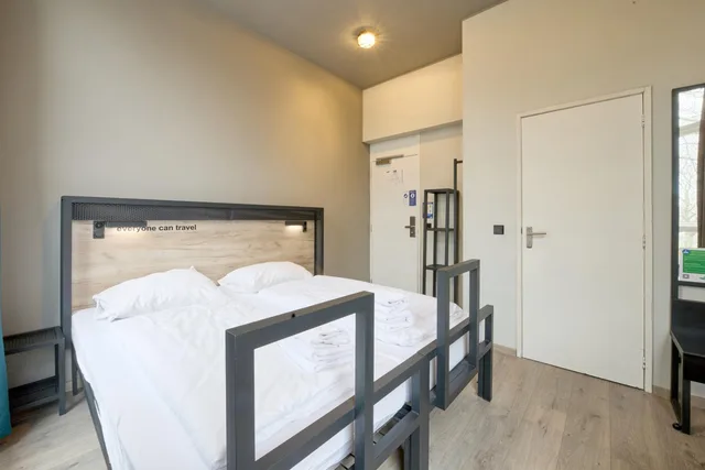 Room, Single, 3 Beds، a&o Rotterdam City 2/4