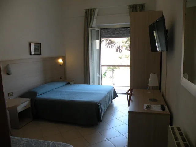 غرفة بسرير مزدوج أو سريرين منفصلين بإطلالة على المدينة، Hotel Parrini 2/10