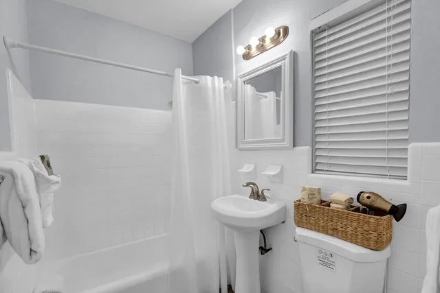 غرفة قياسية بفراش فوتون وسرير كينج وسرير فردي بغرفة نوم واحدة، Seascape Resort and Marina 8/9