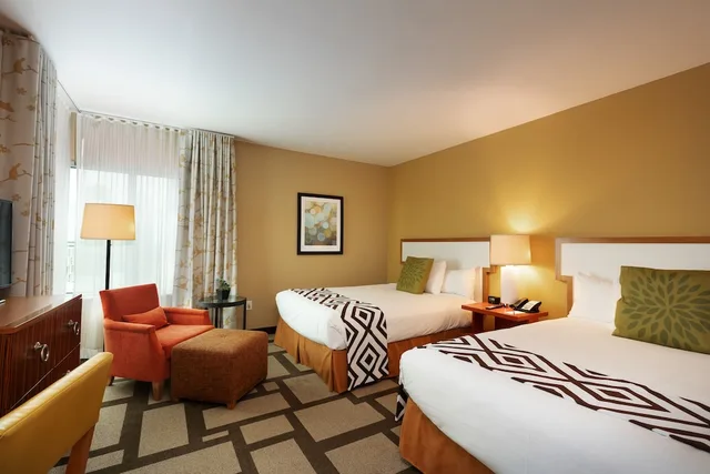 جناح بسريرين كوين بغرفتين، Embassy Suites by Hilton Houston Downtown 2/3