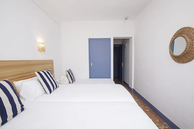 Room, Triple, 3 Beds, Hostal Mas 1/7