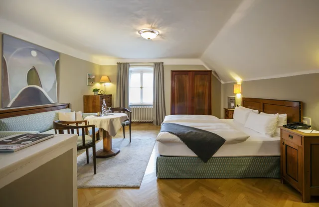 غرفة كومفورت بسرير كينج بإطلالة على البحيرة، Hotel Landhaus zu Appesbach 1/2
