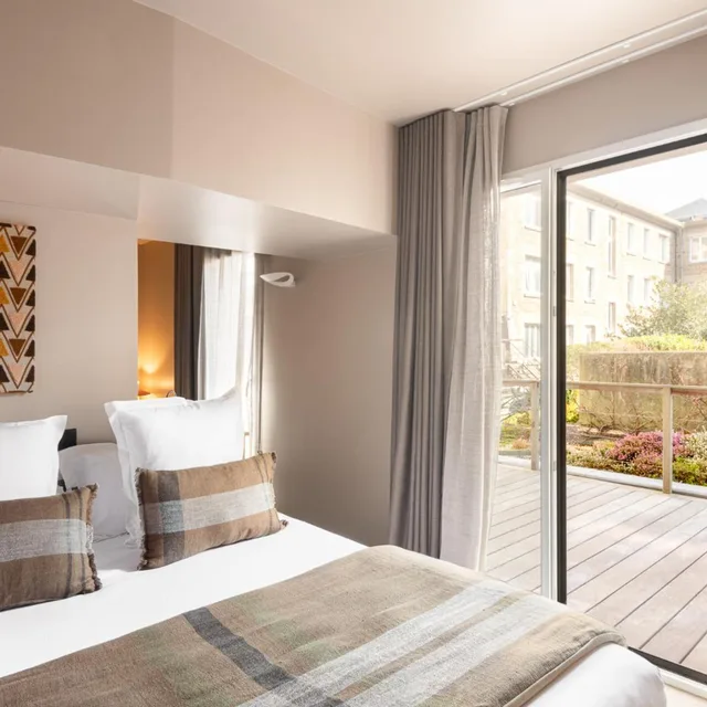 Room, Triple, L Adresse 8/10