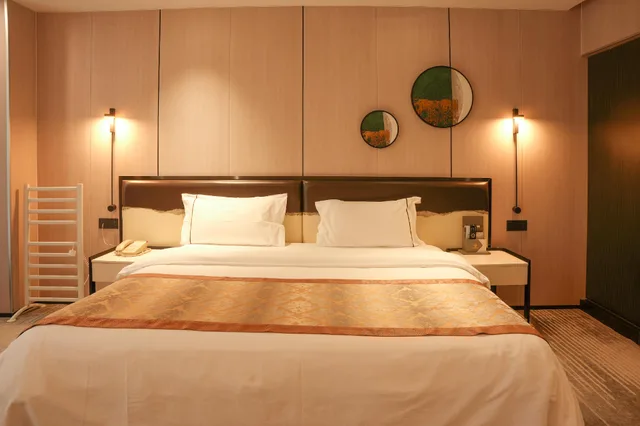 Deluxe, King Bed, Queen Bed, Golden Central Hotel 1/3