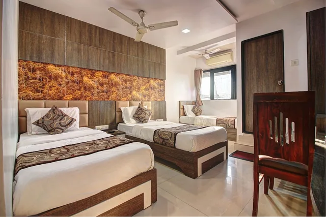 غرفة كلاسيكية ثلاثية بسرير مزدوج وسرير فردي، Hotel City View 1/3