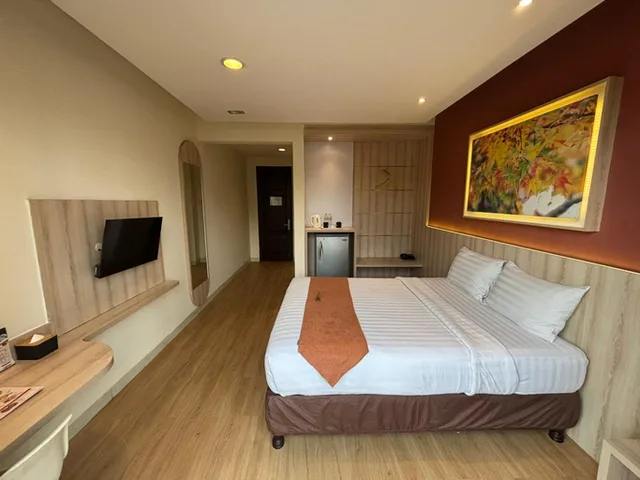 Executive, Balcony, D'Bamboo Suites 1/4