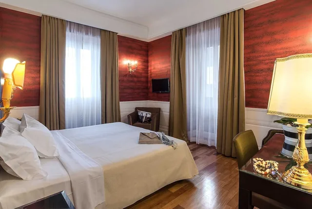 غرفة سوبيريور بسريرين منفصلين بإطلالة على المدينة، Albergo Del Senato 5/8