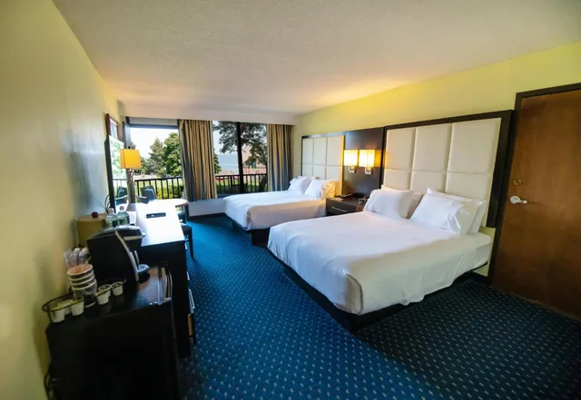 غرفة بريميوم بسريرين كوين بإطلالة على البحر، Holiday Inn Resort Bar Harbor Acadia Natl Park 1/4