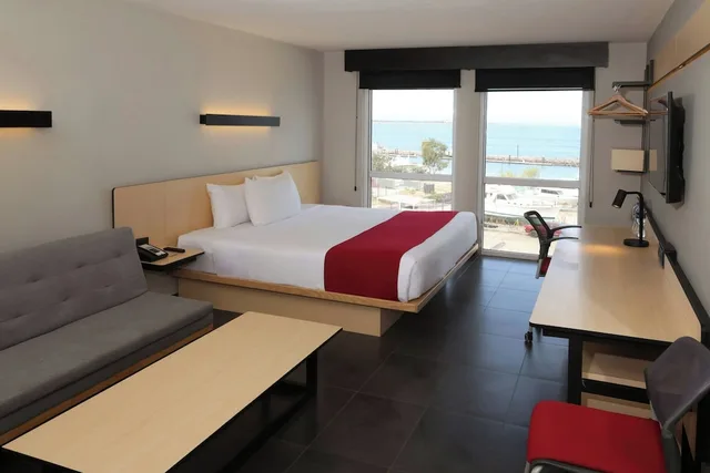غرفة سوبيريور بسرير كينج مع أريكة، City Express by Marriott La Paz 2/7