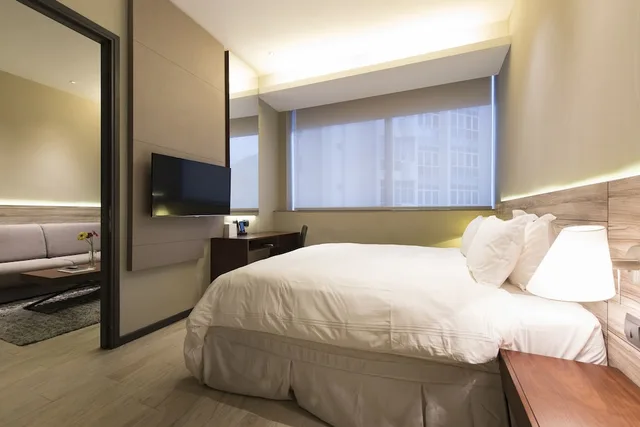 2 Bedrooms, Apartment, 2 King Beds, Laundry, Louis Kienne Serviced Residences 3/7