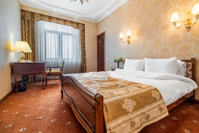Senior, Suite, King Bed، Regency Hotel 1/10