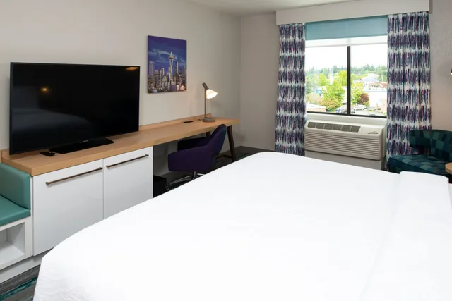 غرفة قياسية بسرير كينج، Hilton Garden Inn Seattle Lynnwood 7/9