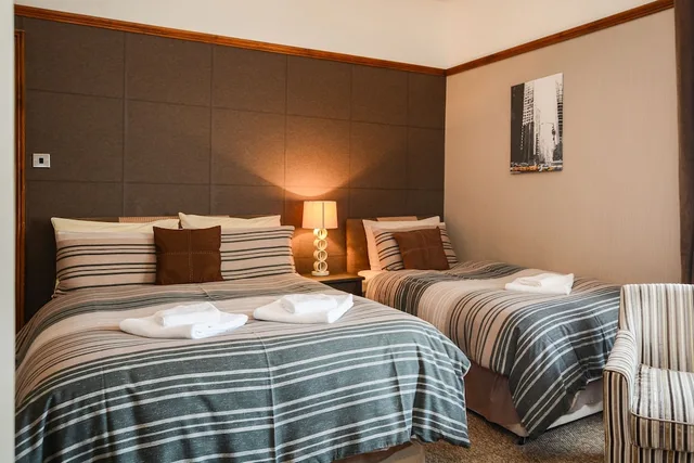 جناح، Tanes Hotel 1/6