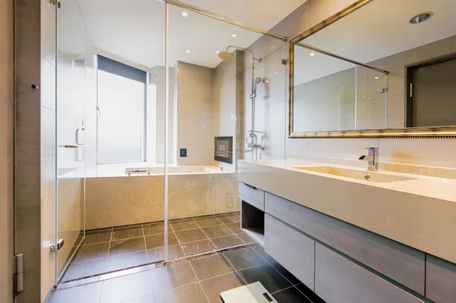 Tower, Executive, Suite, King Bed, Bathtub، Green World Hotel Grand Nanjing 3/4