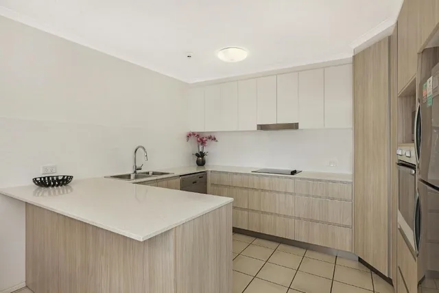 غرفة بسرير كوين وسريرين منفصلين بإطلالة على البحر بغرفتي نوم، ELOUERA TOWER BEACHFRONT APARTMENTS 7/7