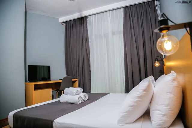 Standard, Queen Bed, Courtyard View, Balcony, Arc Hotel Tirana 4/5