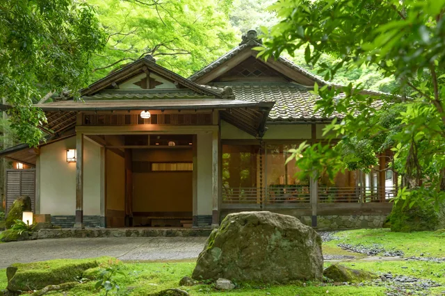 غرفة يابانية غربية بإطلالة على الجبل في الملحق، Tsukihitei Ryokan 1/1