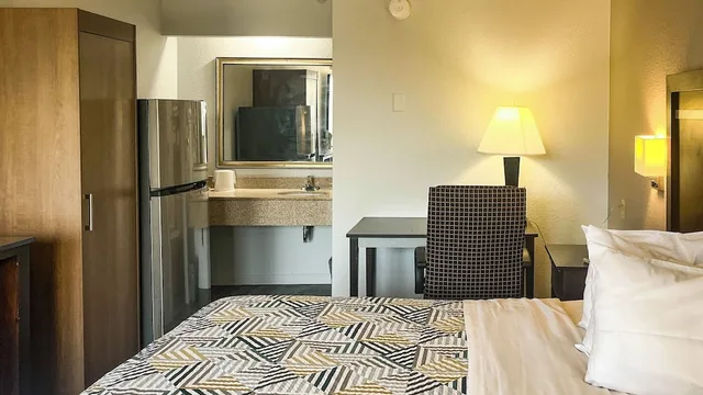 غرفة ديلوكس بسرير كينج للمدخنين، Studio6 Suites Dallas, TX - Loop 12 West 4/5