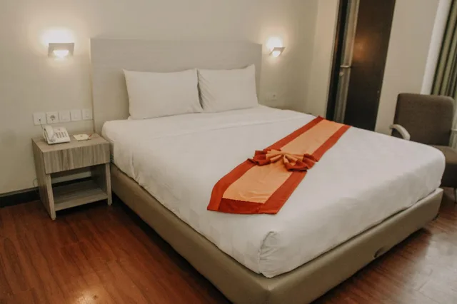جناح جونيور، Grand Q Hotel Gorontalo 2/3