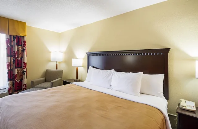 غرفة قياسية بسرير كينج، Quality Inn & Suites Hagerstown 3/4