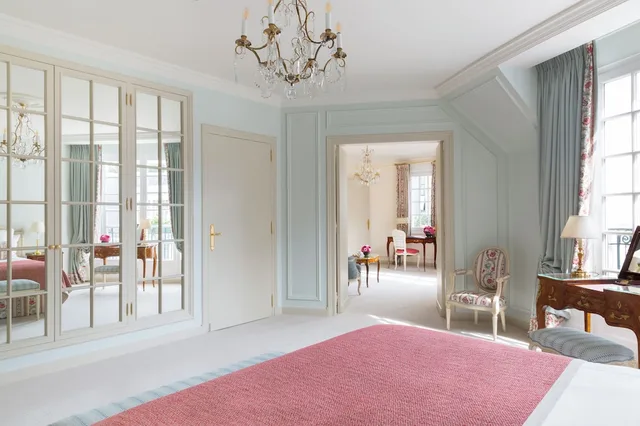 Deluxe, Suite, King Bed, Le Bristol Paris 4/10