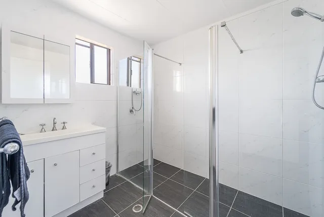2 Bedrooms, Superior, Apartment, 2 Queen and Twin Beds, Kitchen, Aaron Motel 5/5