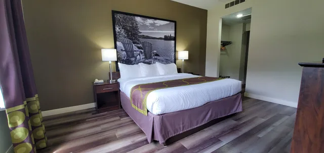 غرفة بسرير كينج، Super 8 By Wyndham Sarnia On 2/5