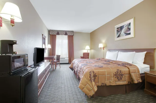 جناح استوديو بسرير كينج، Days Inn by Wyndham Mesquite Rodeo TX 3/5