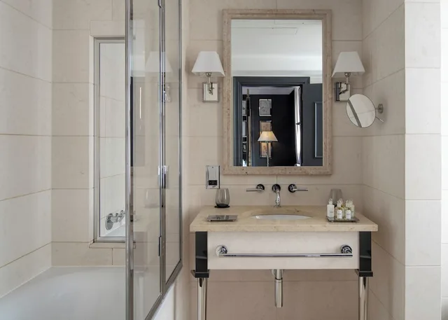Room, Triple, 1 King and 1 Single Beds, The Franklin London - Starhotels Collezione 3/3