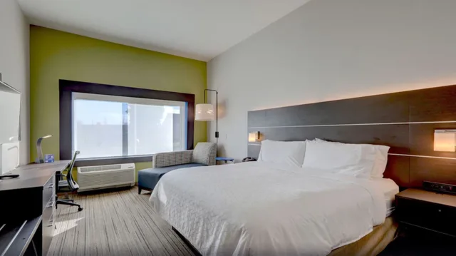 غرفة بسرير كينج، Holiday Inn Express & Suites Auburn Downtown 3/6