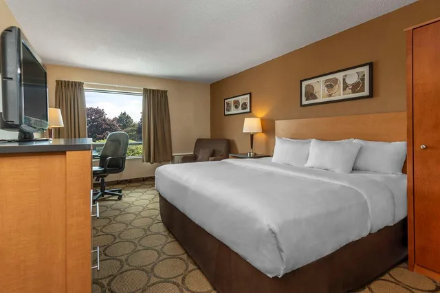 Upgrade, King Bed، Comfort Inn Drummondville 1/8
