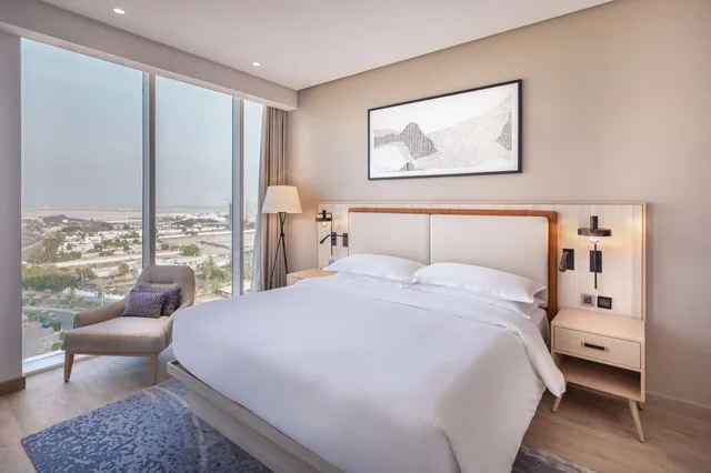 جناح جونيور بسرير كينج بغرفة نوم واحدة، فور بوينتس شيراتون كورنيش جدة(Four Points by Sheraton Jeddah Corniche) 1/3