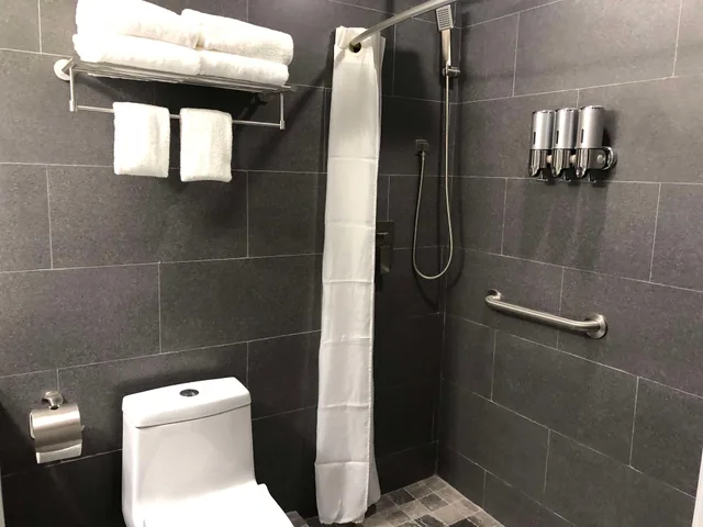 غرفة بسرير مزدوج لذوي الإعاقة، The Lodgings Hotel SureStay Collection by Best Western 2/2