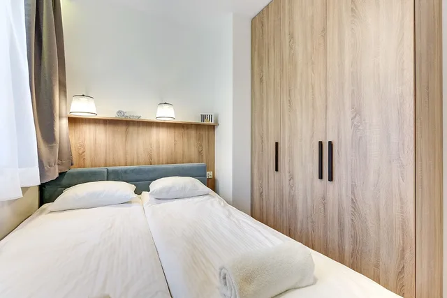 شقة ديلوكس بسرير مزدوج بشرفة بغرفة نوم واحدة مع أريكة، Apartinfo Angielska Grobla Apartments 1/5